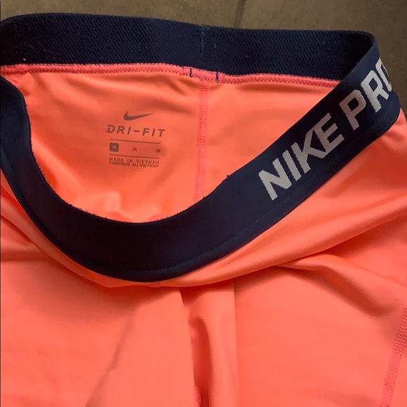 Women’s Nike Pro 3” Shorts - Picture 2 of 3